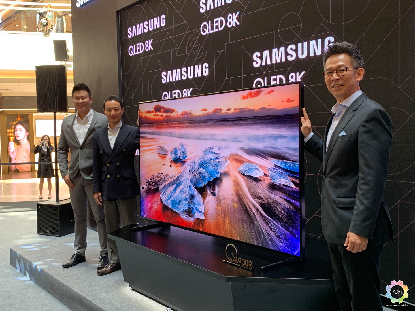 Samsung S 98 Inch Qled 8k Tv Will Cost You A Glorious Rm300k Klgadgetguy