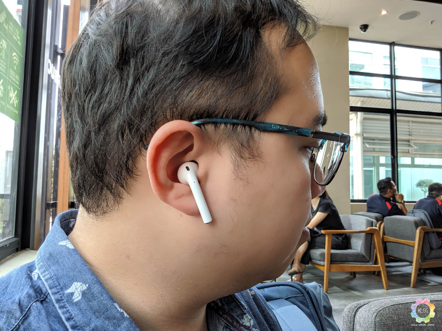 Apple airpods 2 online in ear