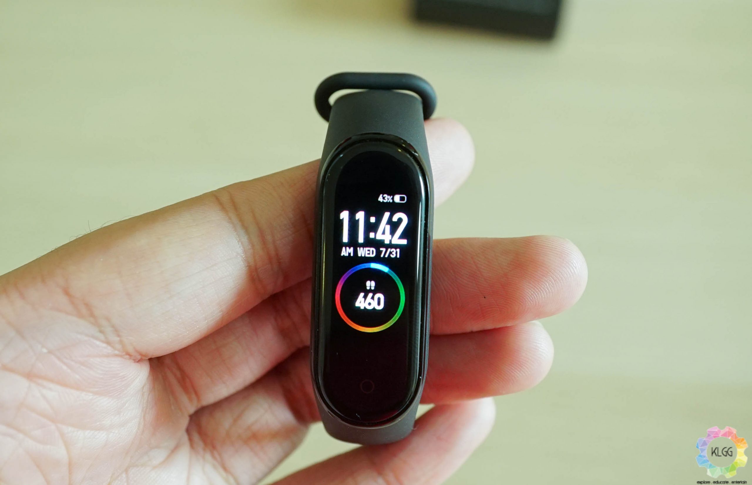 Как сменить дисплей на mi band 4