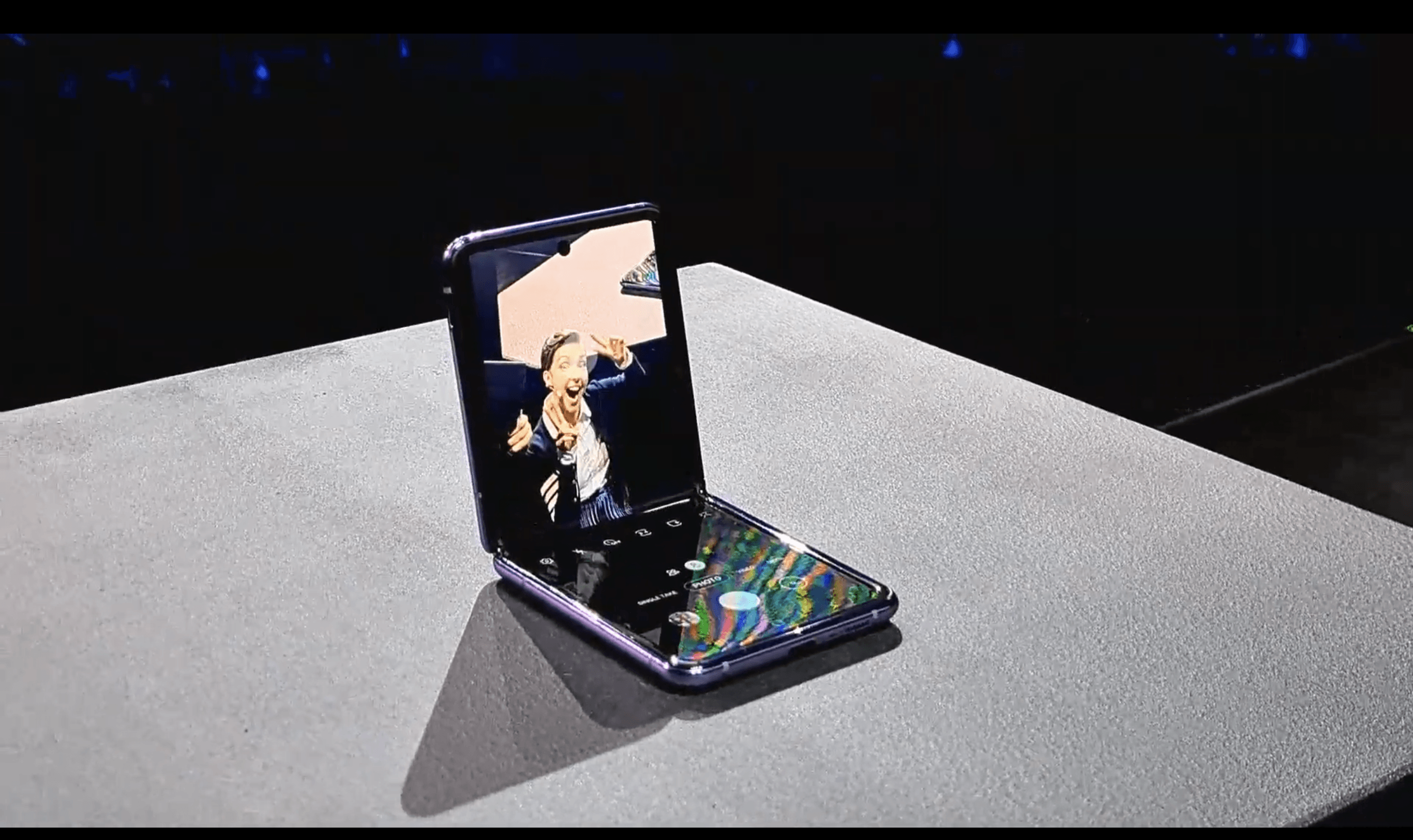 Samsung Galaxy Flip 2020