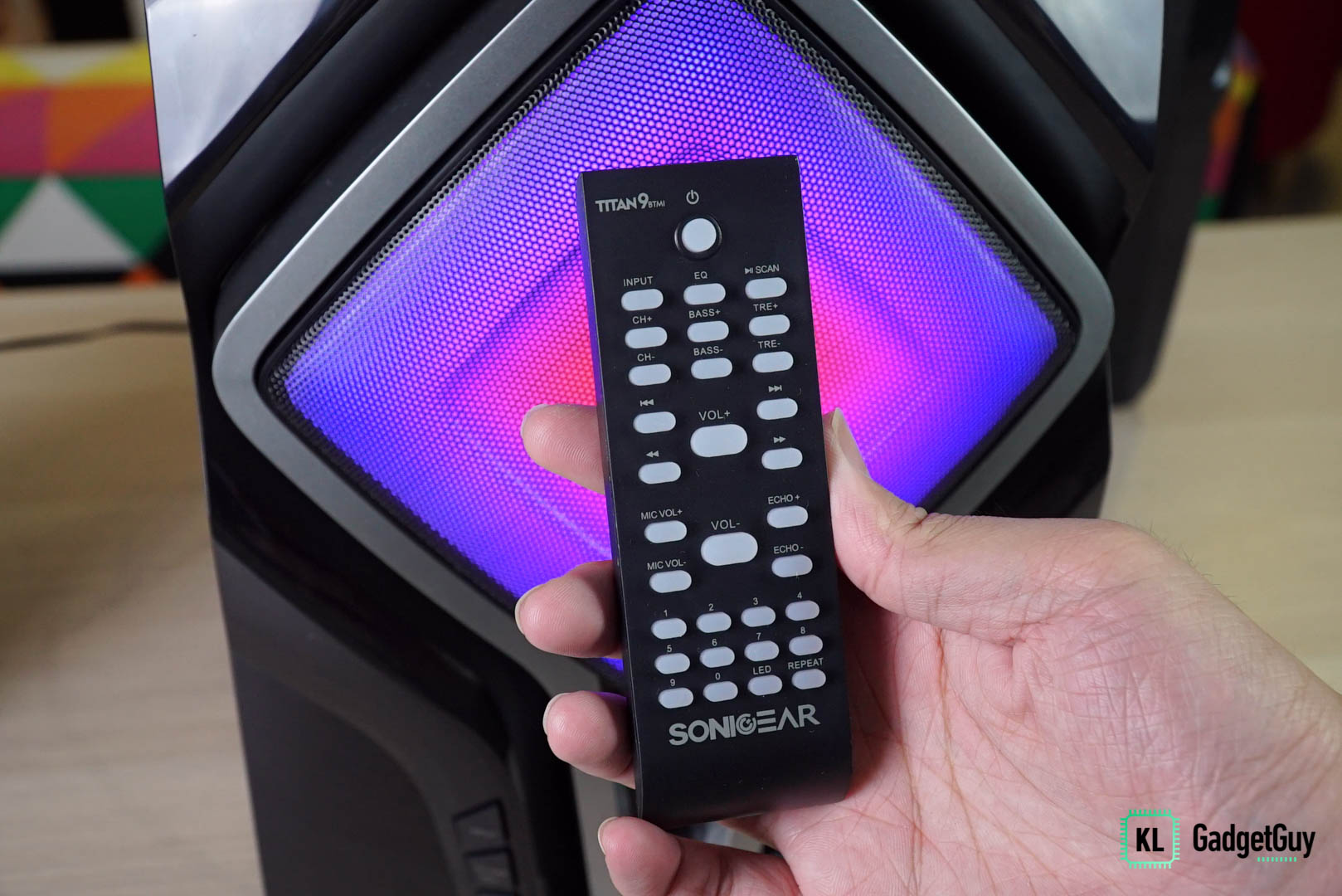 SonicGear Titan 9 speaker black remote control