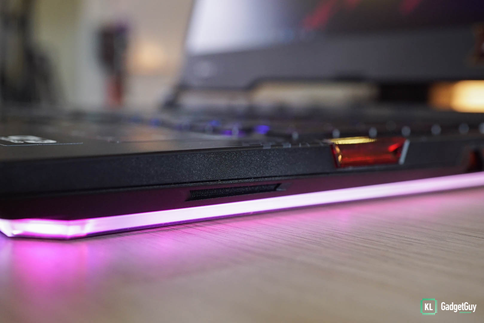 asus rog strix scar 15 2020 light