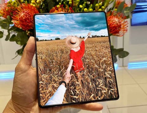 Samsung Galaxy Z Fold3 in display selfie camera