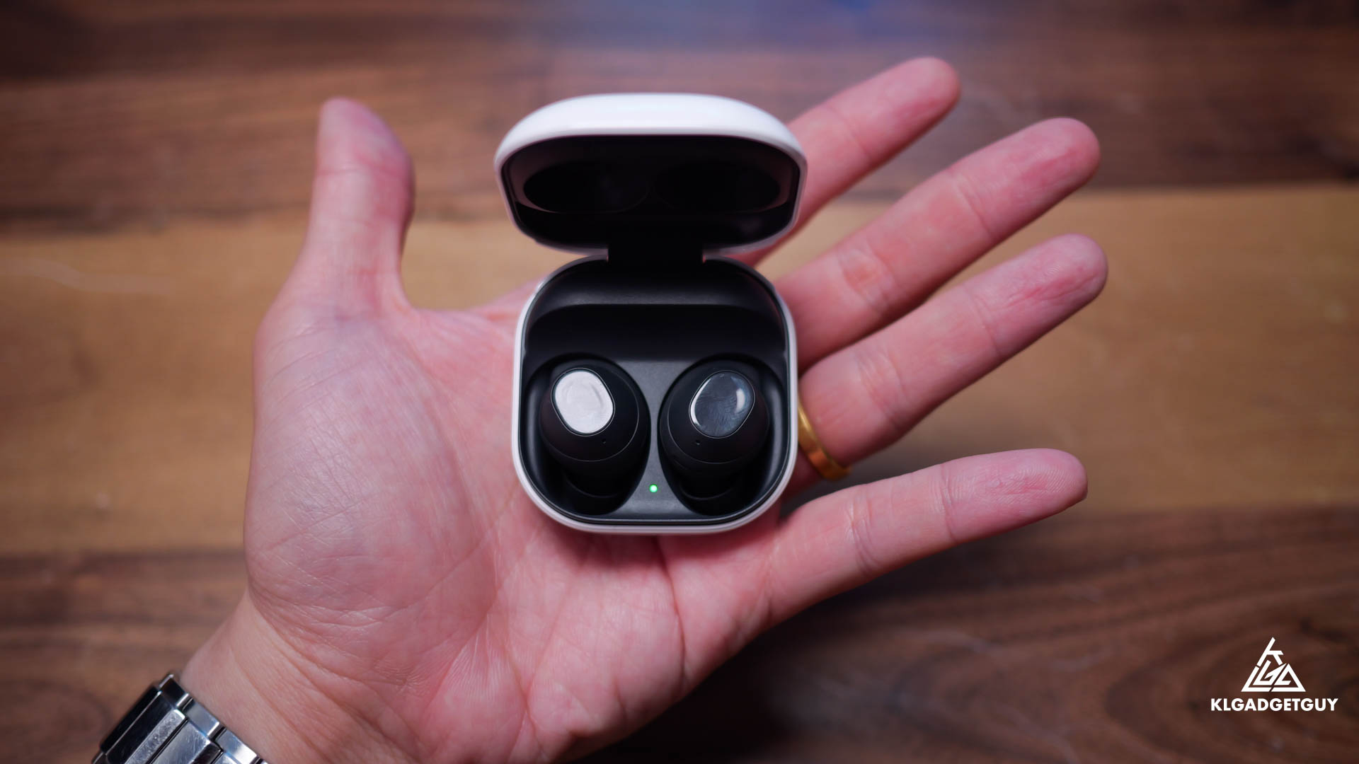 Samsung Galaxy Buds FE review: Brilliant Budget Sound!