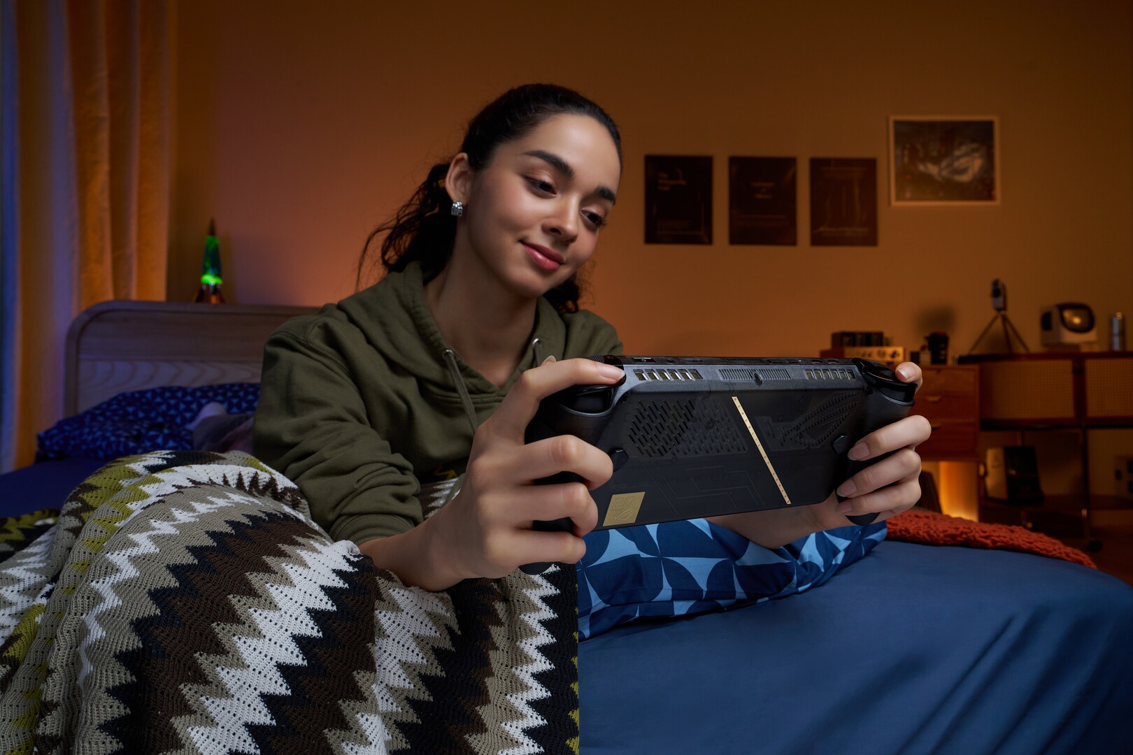 Gamer using the ROG Xbox Ally X20 handheld